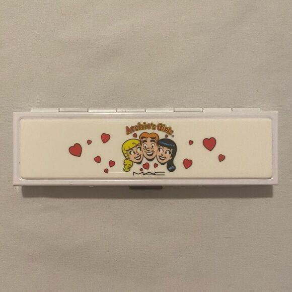 NIB MAC Archie’s Girls Eyeshadow Palette in “Spoiled Rich” - Picture 3 of 6